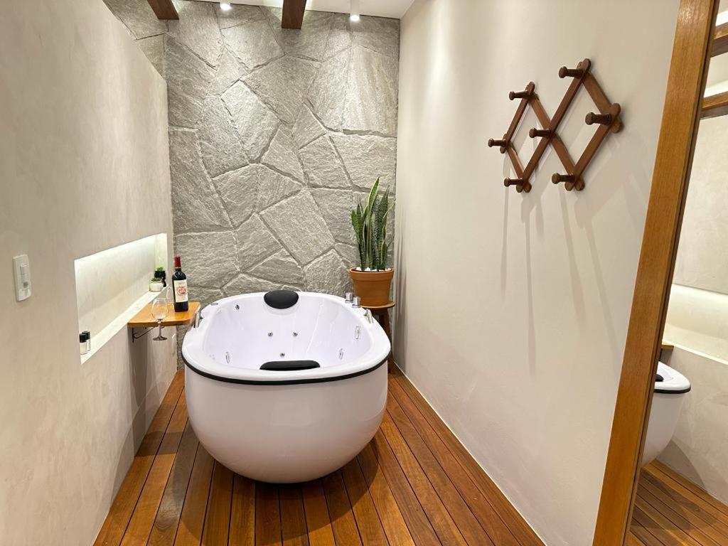 Suíte com Banheira de Hidromassagem